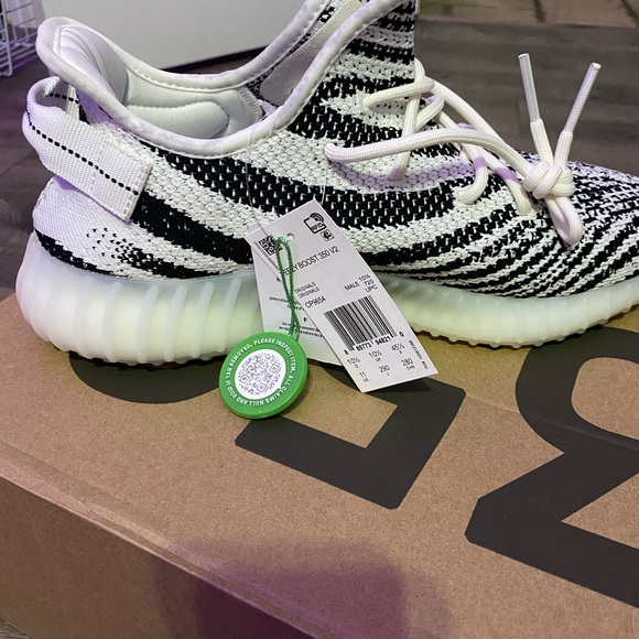 Yeezy Zebra 350 V2 Size 11 DS w/ StockX tags - Picture 3 of 10